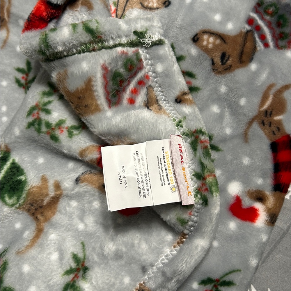 Oversized Dachshund Holiday Blanket - Picture 4 of 4